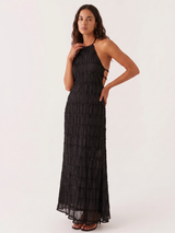 Rosa | Vestido maxi halter con volantes escalonados